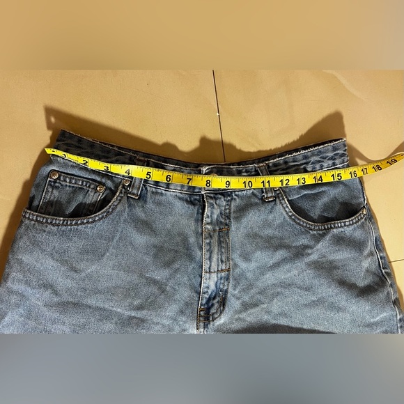 XHILARATION Women Medium Wash Jeans Shorts Size 13 100% Cotton Waist 32 pockets - Picture 11 of 16